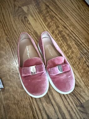 Salvatore Ferragamo Rose Pink Velvet Bow Loafers